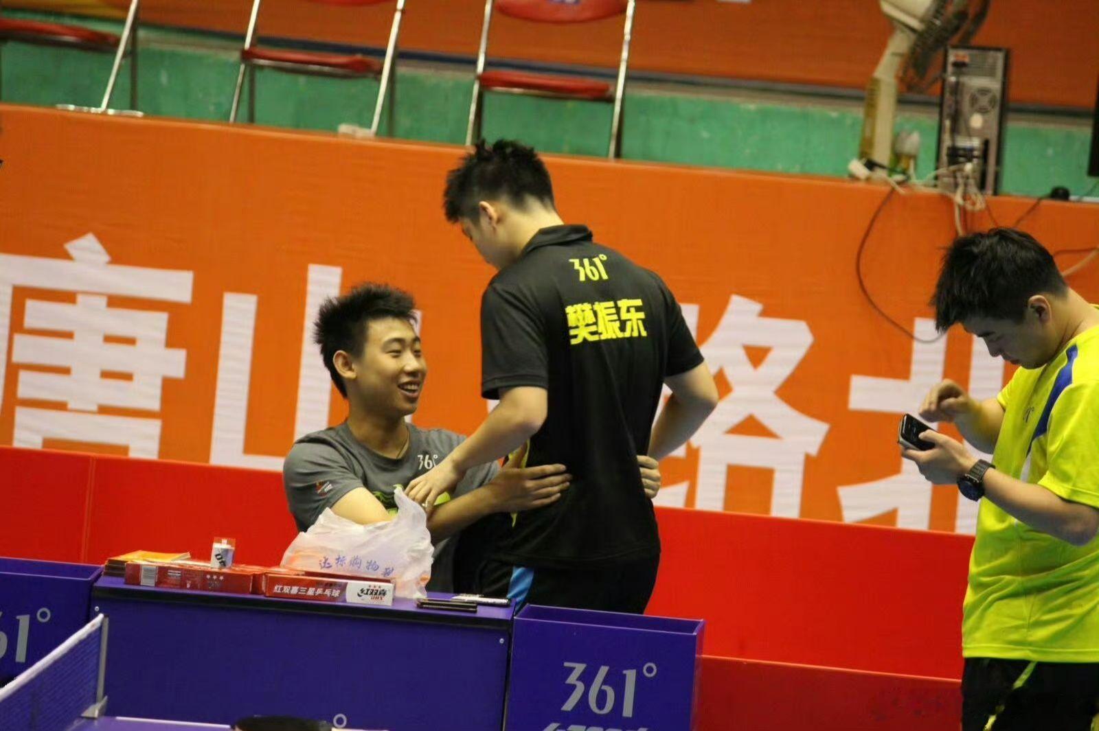 这一掐，一拉。[期待]撕拉～撕拉～[舔屏] ​​​