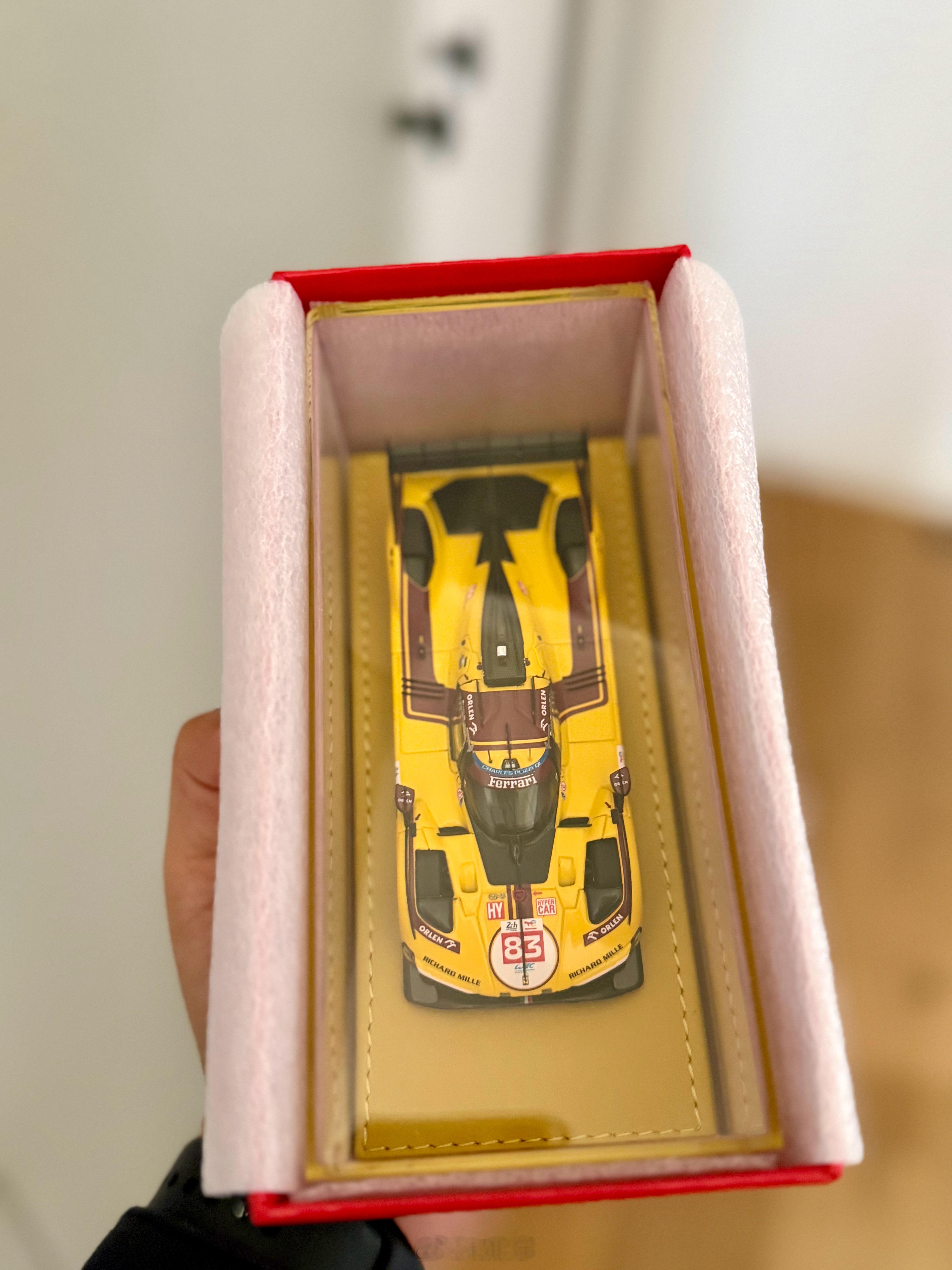 乐 年纪到了，喜欢法拉利了