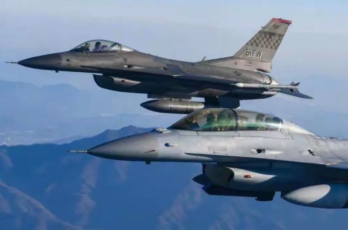 韩国这次彻底站起来了！中美战机黄海对峙，韩国要求美国做出解释，美国懵了:韩国你怎