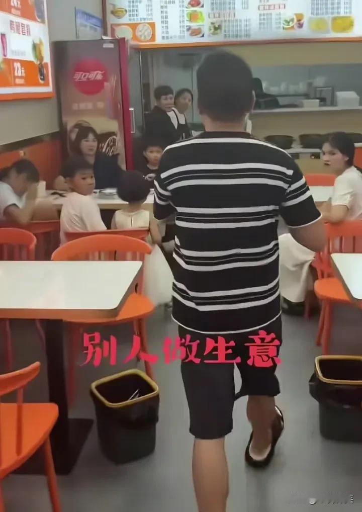 反转了！郑州面馆老板称，7个人点了一碗饸饹面，续了2次面，第3次没给续！事实上女