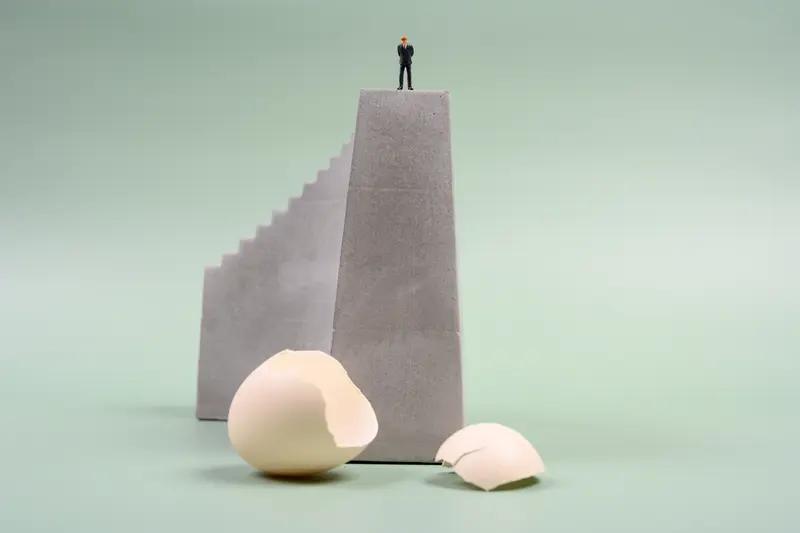 大多数人创业失败，原因其实挺多。首先是资金，很多创业者启动资金不足，后续又难以融