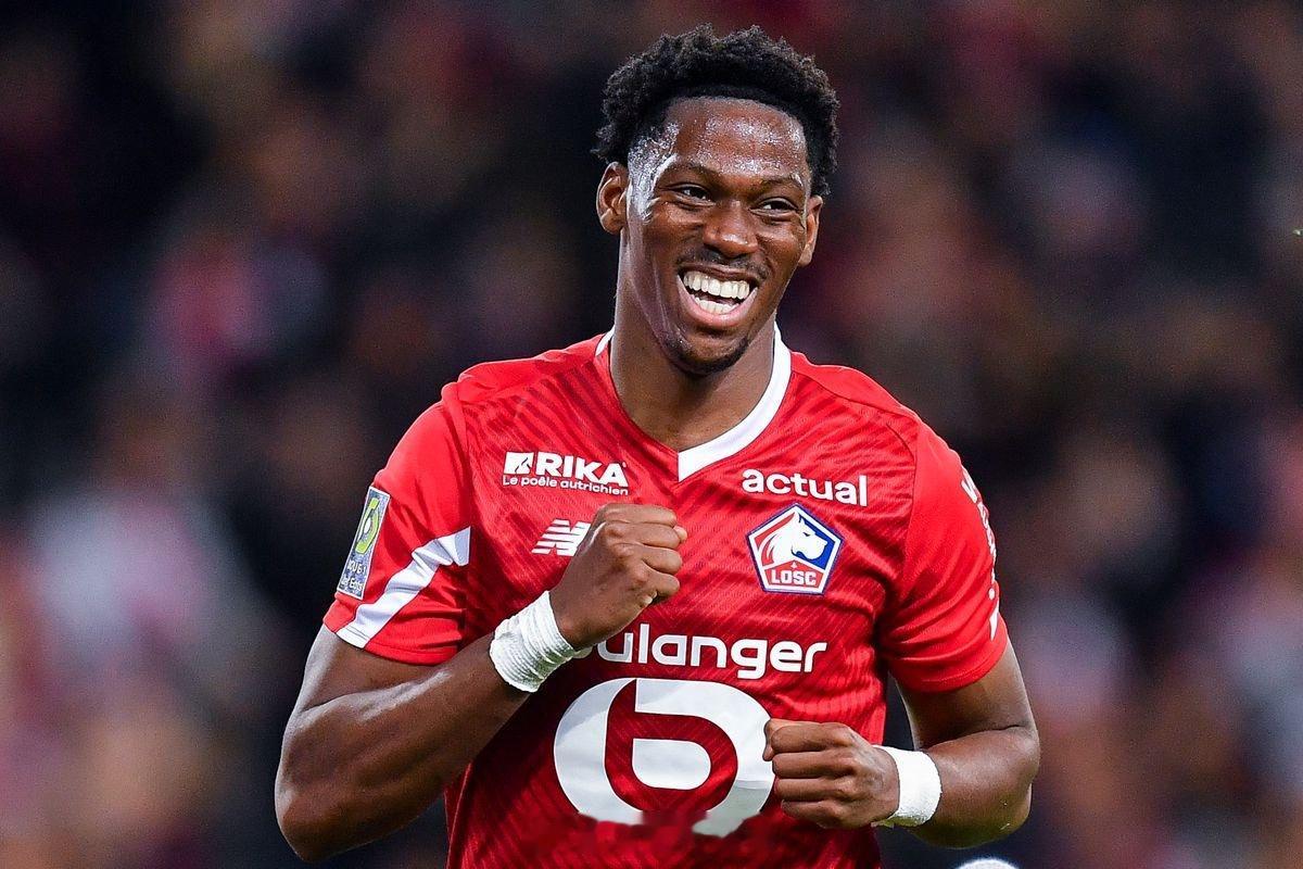 马竞加入里尔的加拿大前锋乔纳森-戴维的争夺。（队报） ​​​