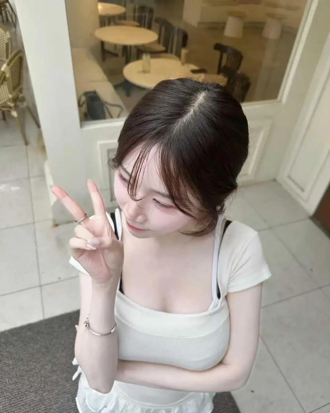 如此俏皮可爱的女生，是你喜欢的类型吗？