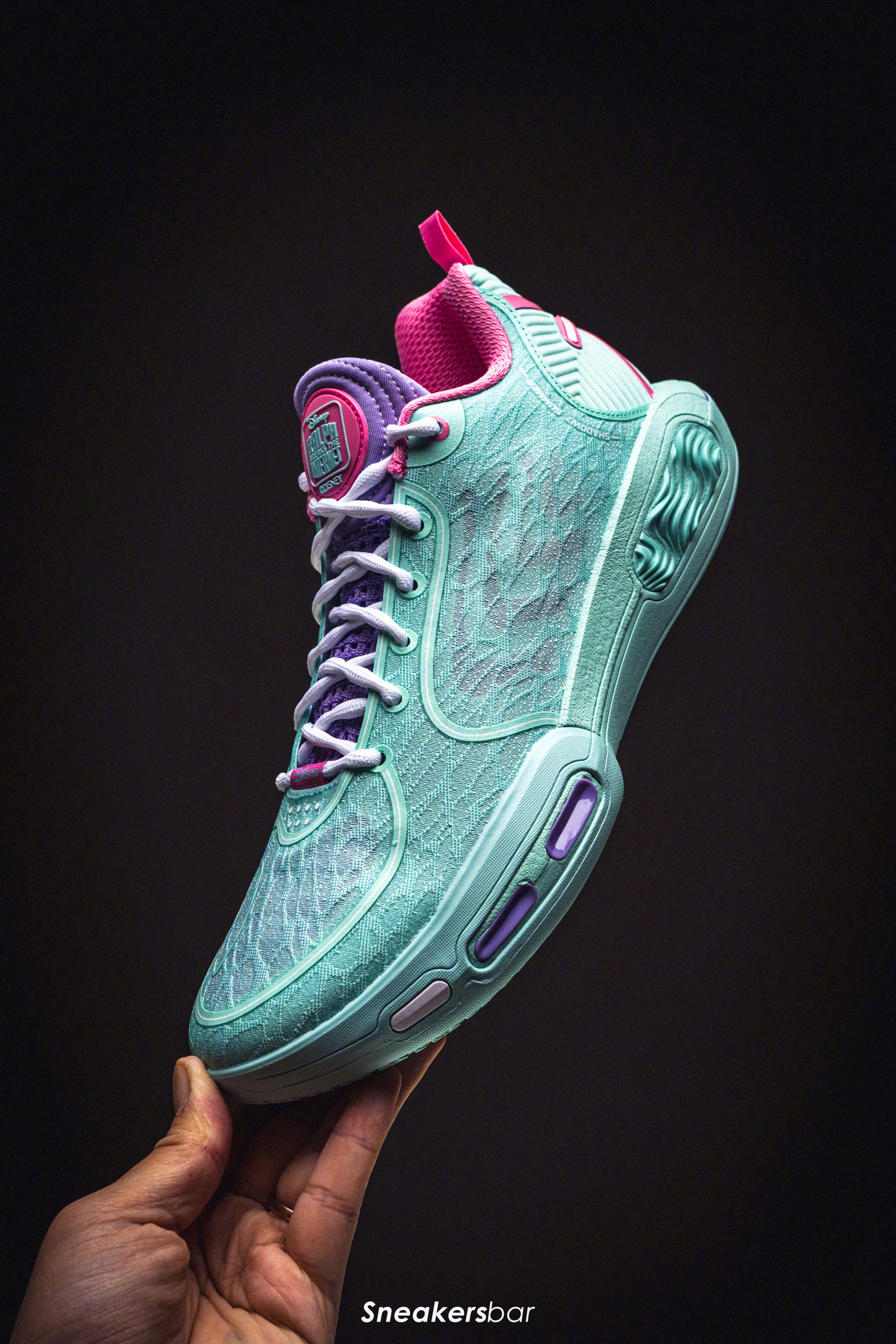 「无敌破坏王」福利到，一共四双！下面这两条微博分别抽一双全城14和幻影7，隔壁小