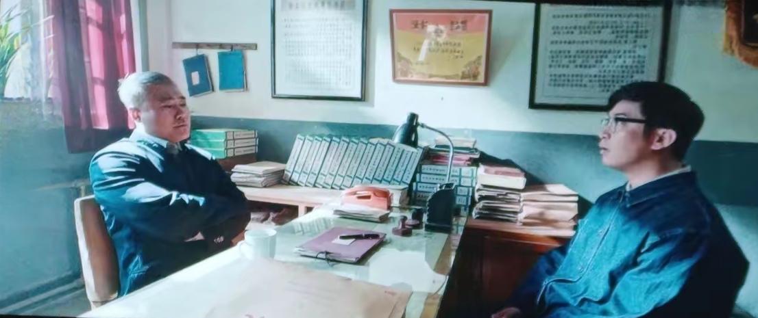 追剧《依依向北风》谢敬思和老婆闹离婚，已经签了离婚协议，老婆看他在俞乐山的五金厂