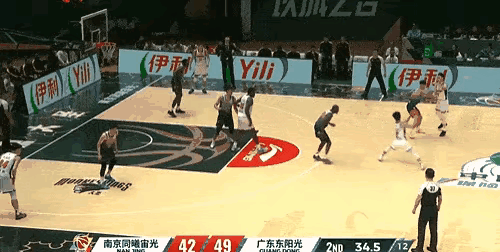 广东队的“1/5挡拆”战术，仍然是联盟一道靓丽的风景线！
正所谓流水的大外，铁打
