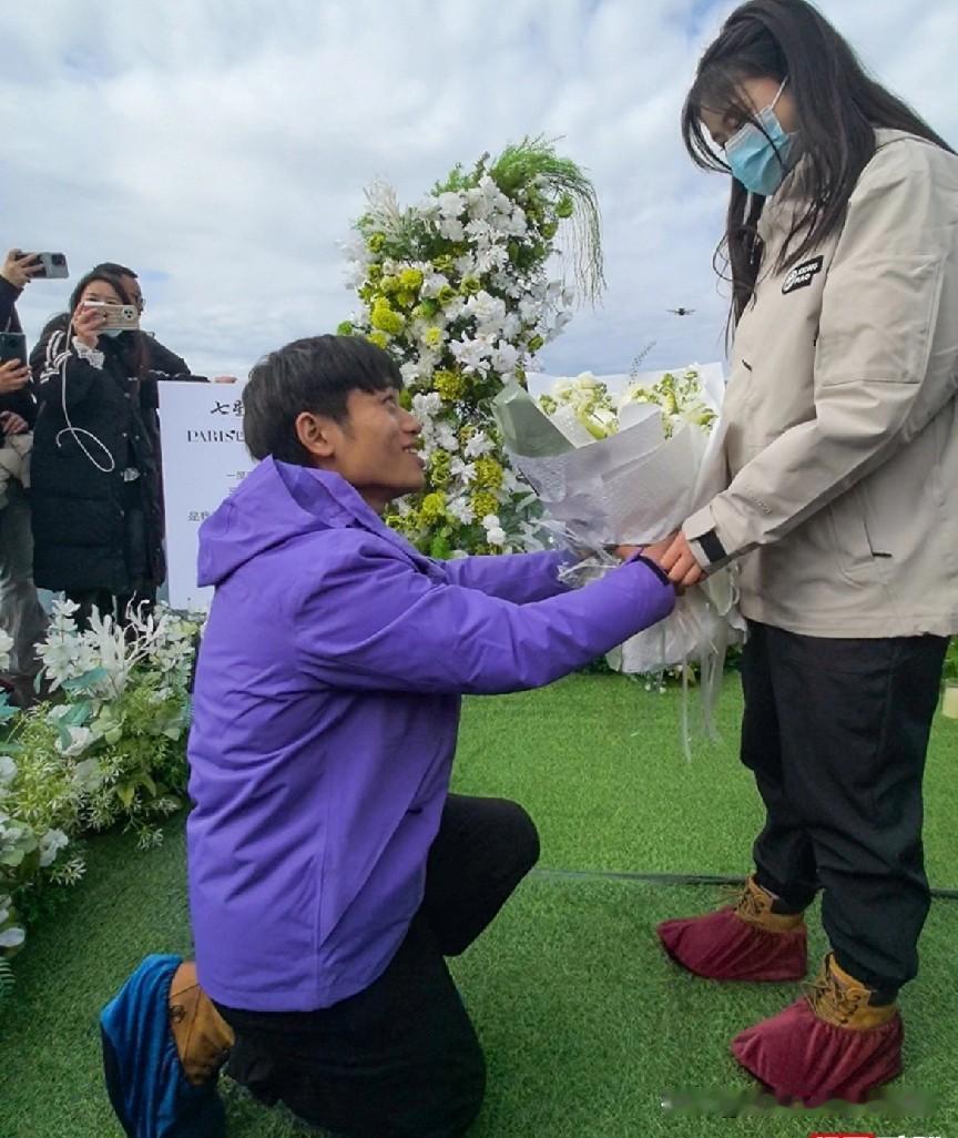 谁懂啊！荒野求生选手林北居然在七星山给女友告白了，这操作直接甜晕网友！
 
平时