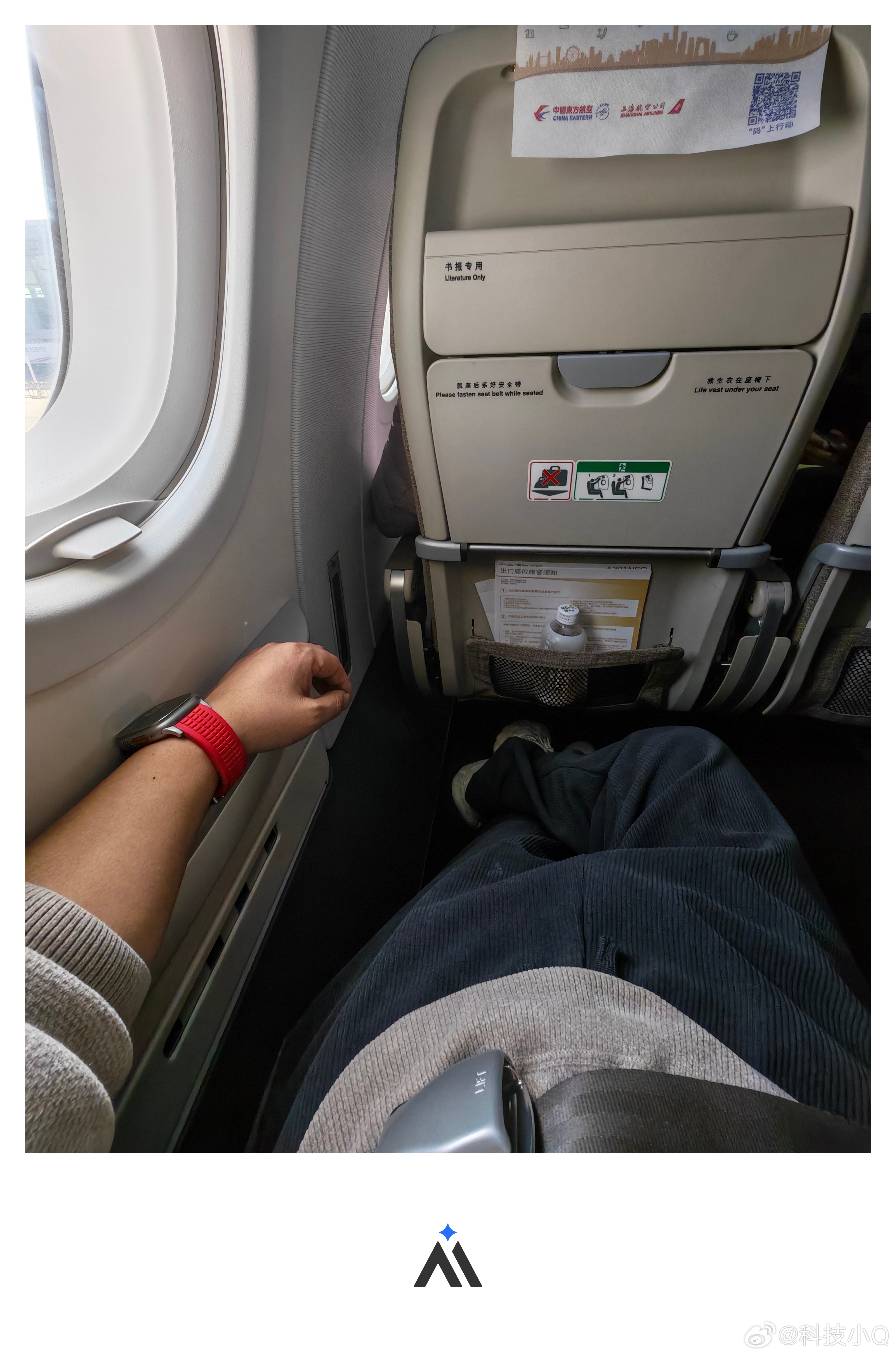 这个安全出口可不可以稍微长那么一丢丢？？？本来就一个扶手，门板上的扶手还离我那么