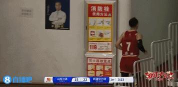 干啥去？今天CBA常规赛山西男篮主场迎战新疆男篮，比赛首节还有3分23秒时，替补