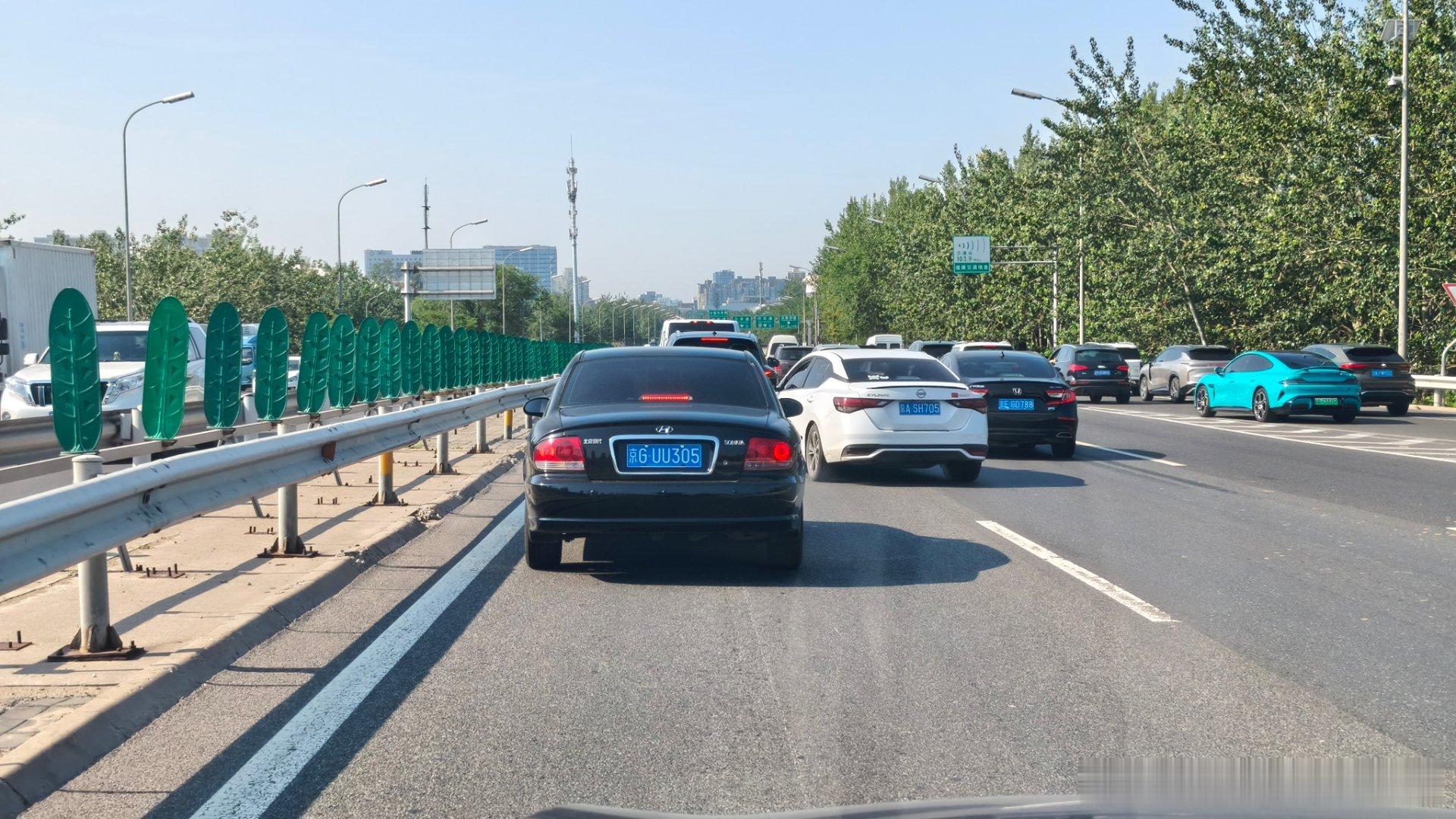北五环到南六环，早高峰两个半小时酸爽之旅。X5的座椅绝了，下来居然不怎么腰疼。你