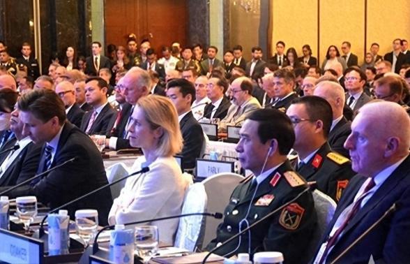 香会这一波操作太秀了！一看中国防长不来，英国主办方立马把“中国专场”撤了。73岁