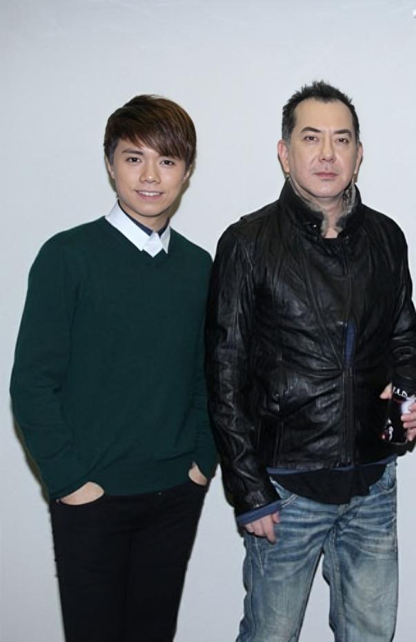 看到有不少网友说，宁愿接受“黄老邪”的道歉，都不愿意相信张敬轩的道歉。张敬轩从小