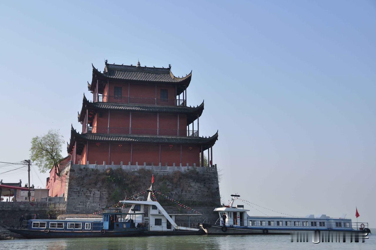         寺庙的名字，有的挺直白，以地名之。著名的栖霞禅寺，因为栖霞山。有