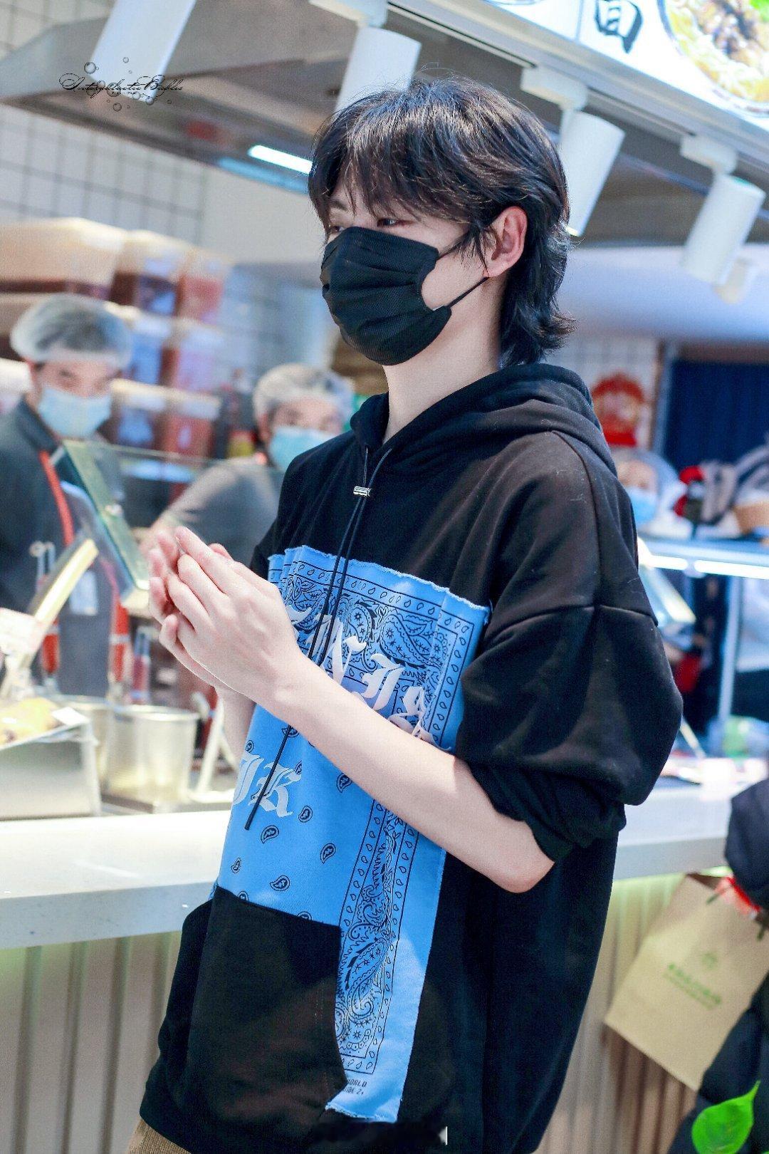 肖宇梁🐟为肖宇梁怦然心动 🐟肖宇梁氛围感 少年感满满p2好奇宝宝一枚~