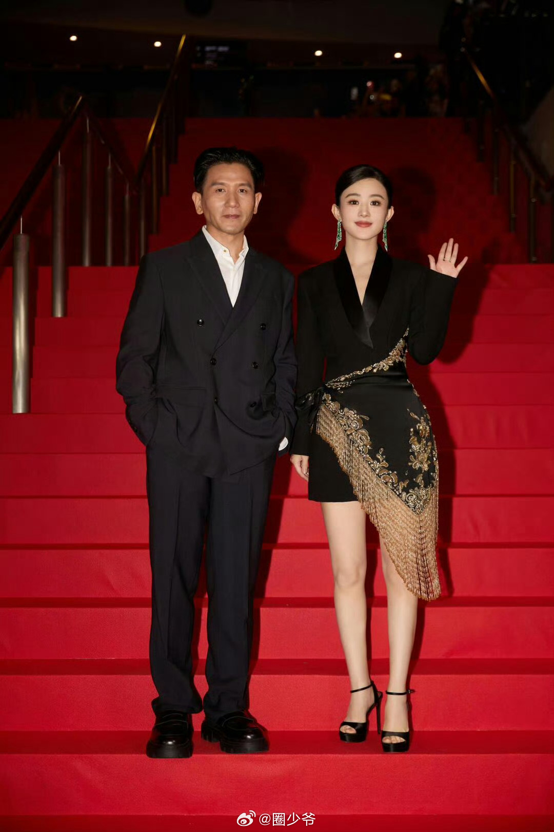 这男的好老？赵丽颖图啥……不是不允许小赵谈恋爱，起码找个帅的吧……我逛帖子老看到