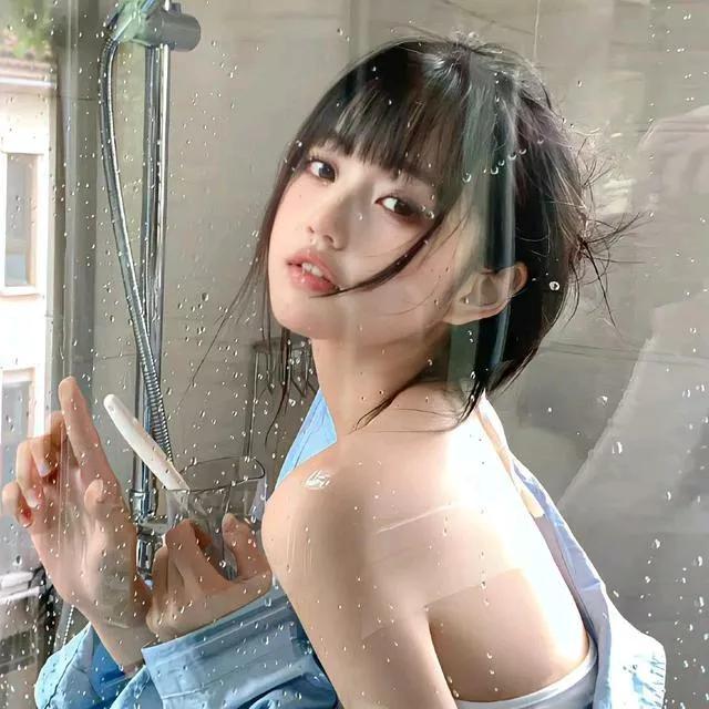 雨后初晴，清新脱俗的淋浴时刻邻家甜美女神 秀出你的美壁纸 美的女 梦幻美照分享 