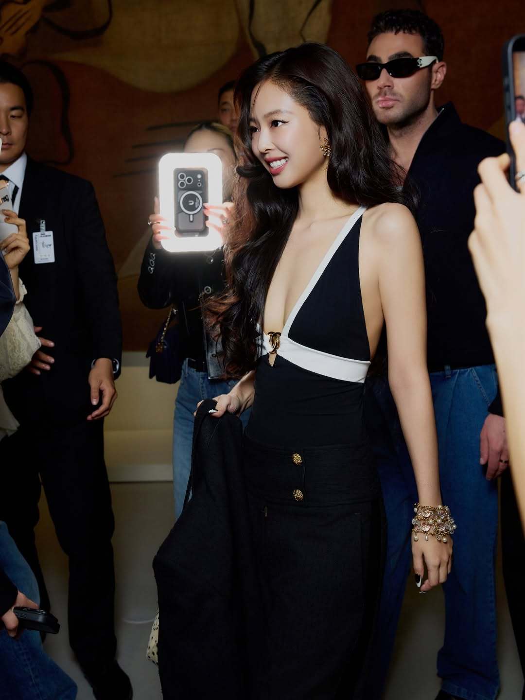 JENNIE 📷 by Jay Lim Jennie长卷发深V造型