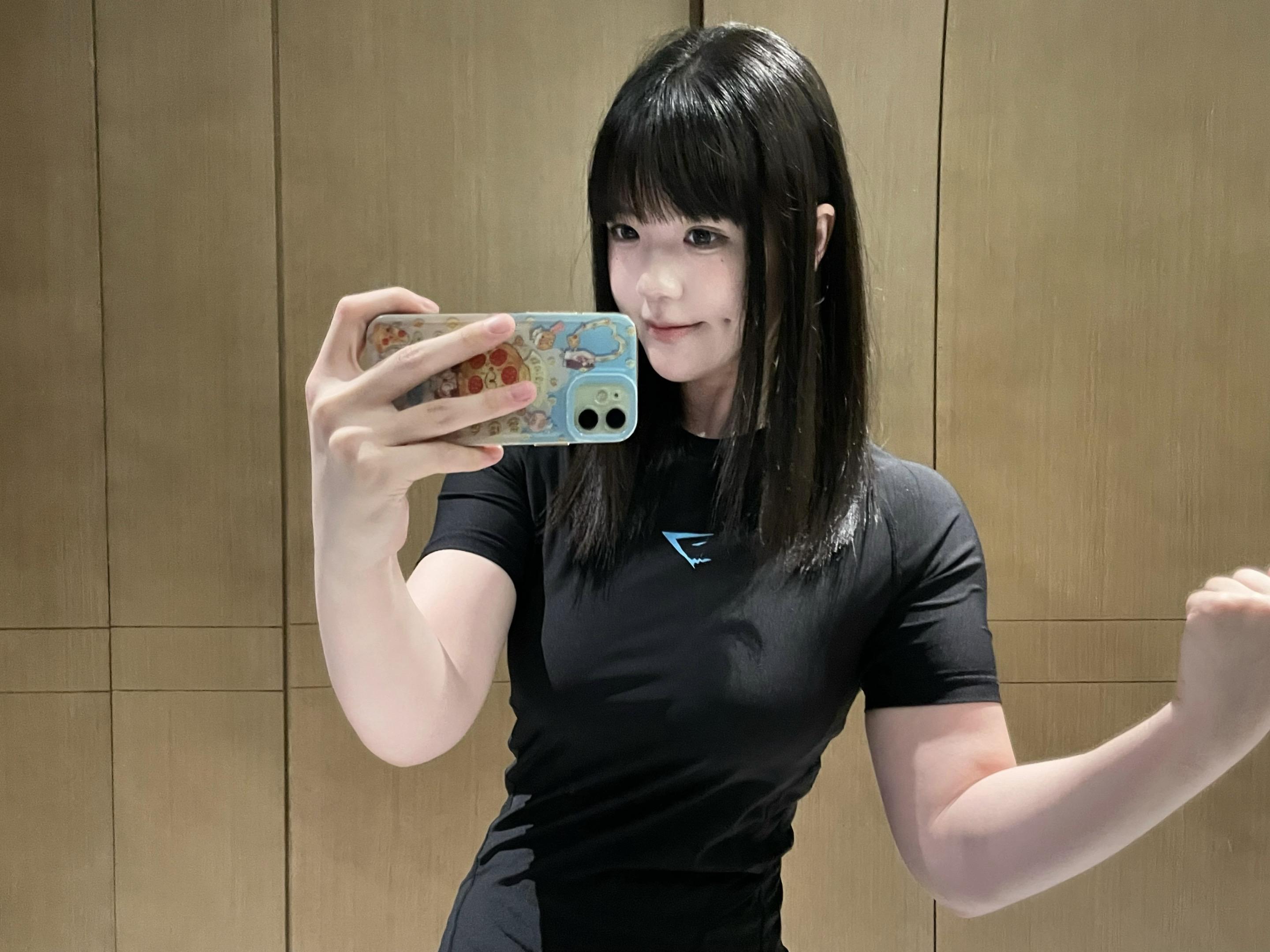 (∩一 v一)⊃━♡ ̖́-
