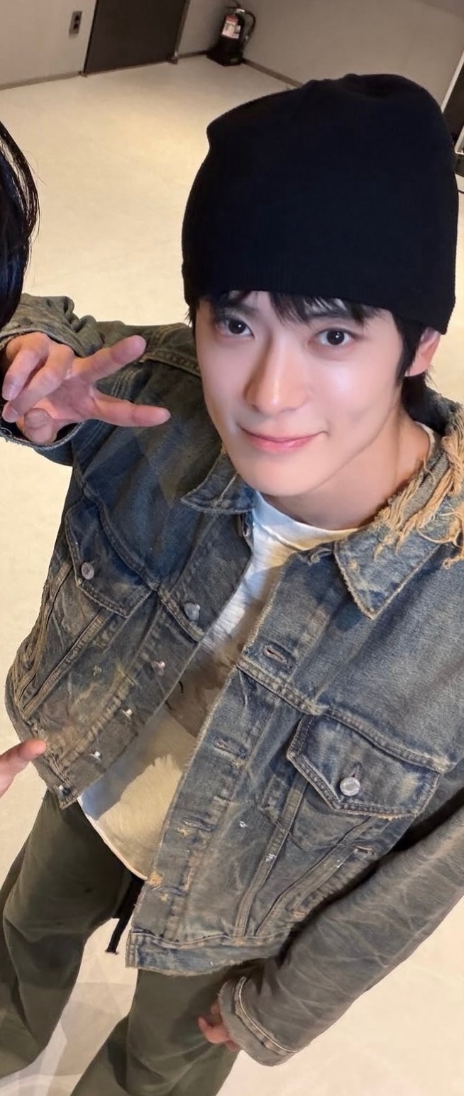 260907 成/韩/彬IG更新在玹相关【_jeongjaehyun 🖤】好水