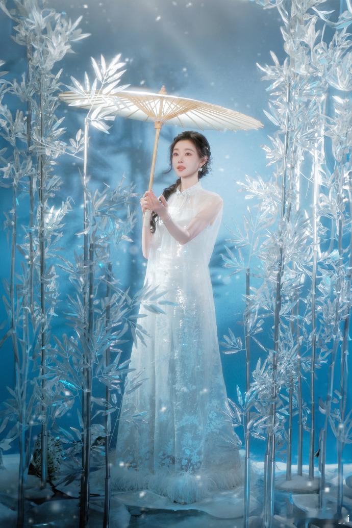 宋轶东方美 宋轶这种东方美人的气质太稀缺了，一身温婉装扮配简单马尾，往那儿一站就