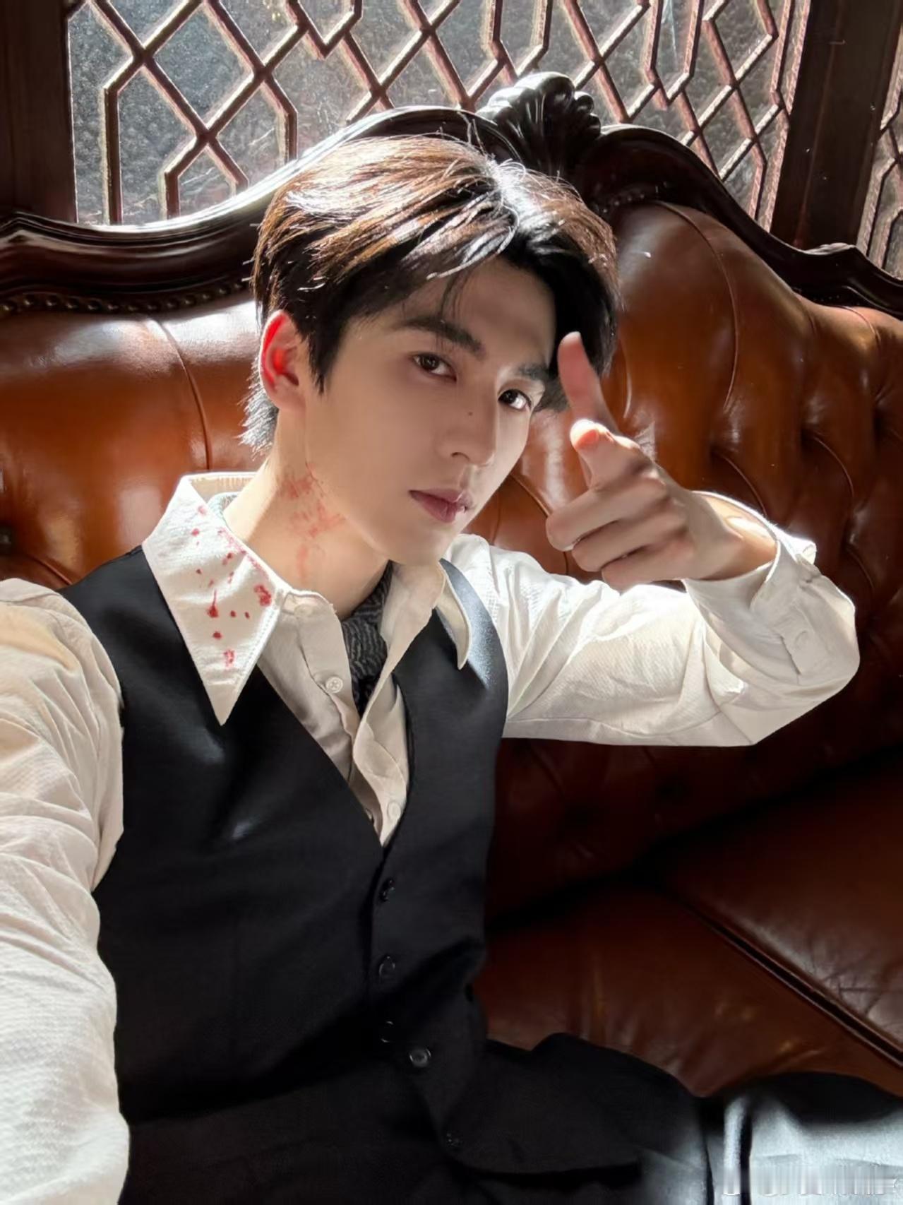 张凌赫张工上线 张凌赫这个“张工”真的是特别有魅力！不光是理科天才，还是有着极大