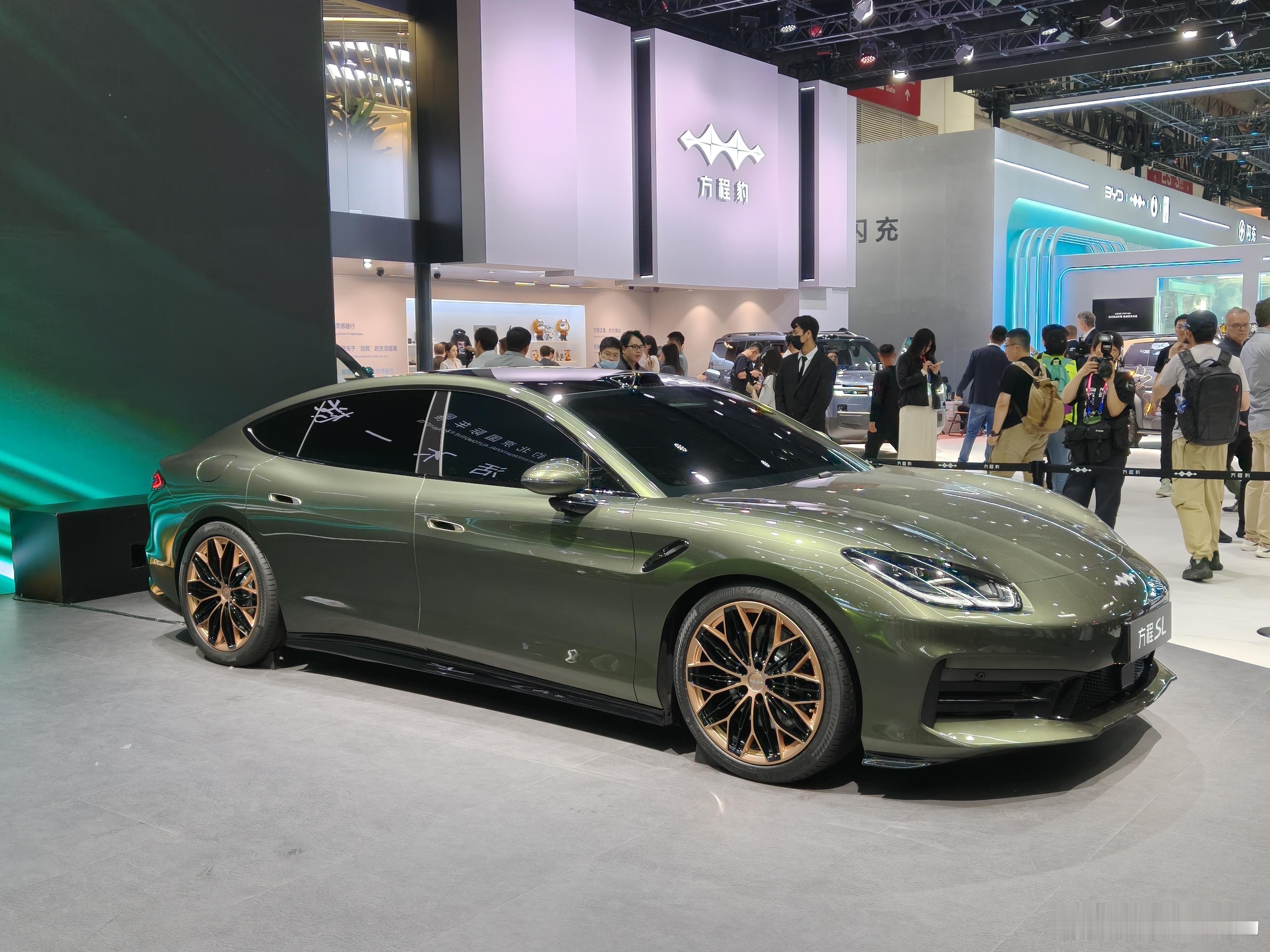 智驾数码团北京车展潮这看打卡方程豹展台，从方程S、Formula X到方程SL，