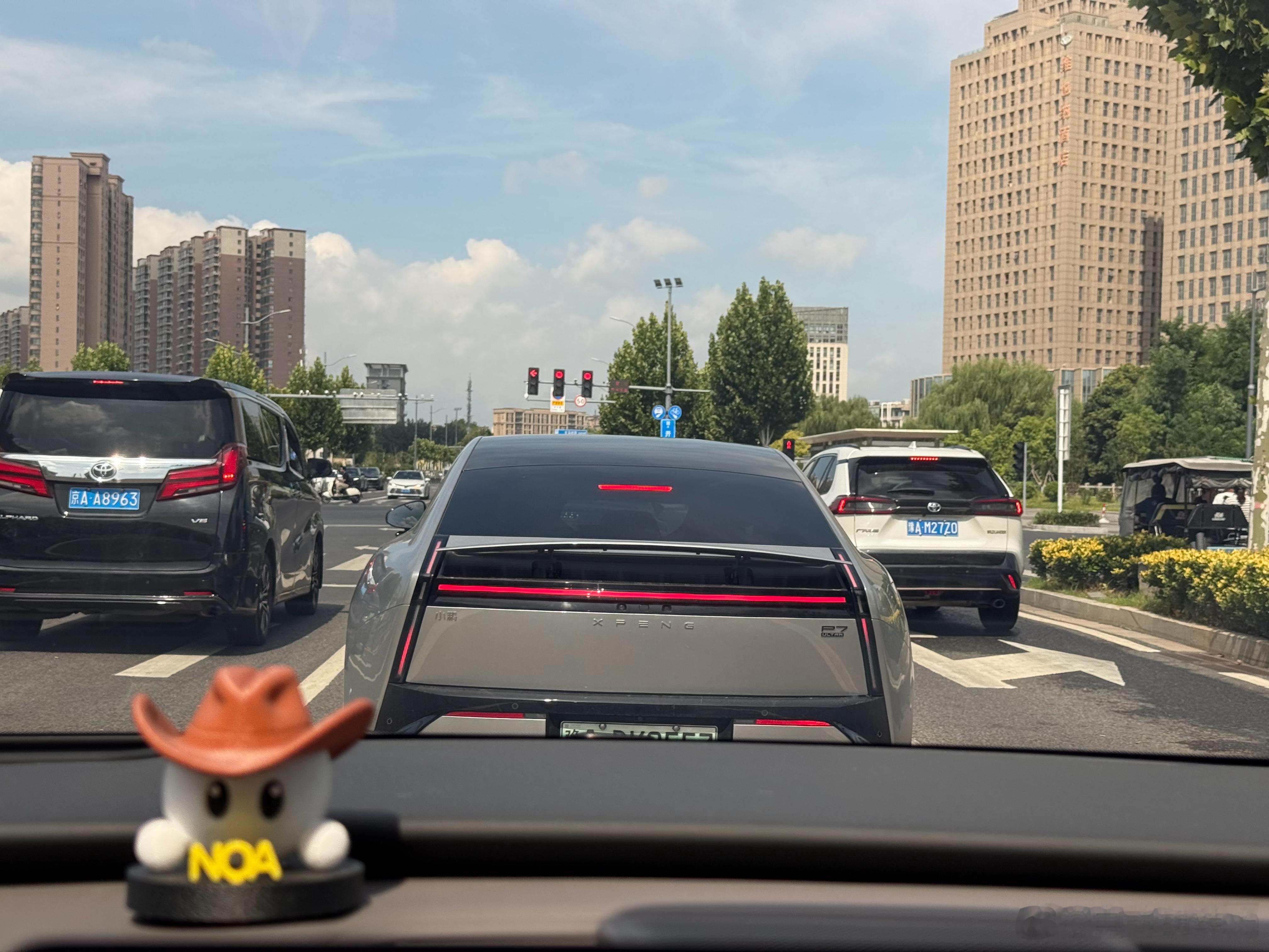小鹏P7这个设计我还是真的喜欢，复古又带有科技感… 