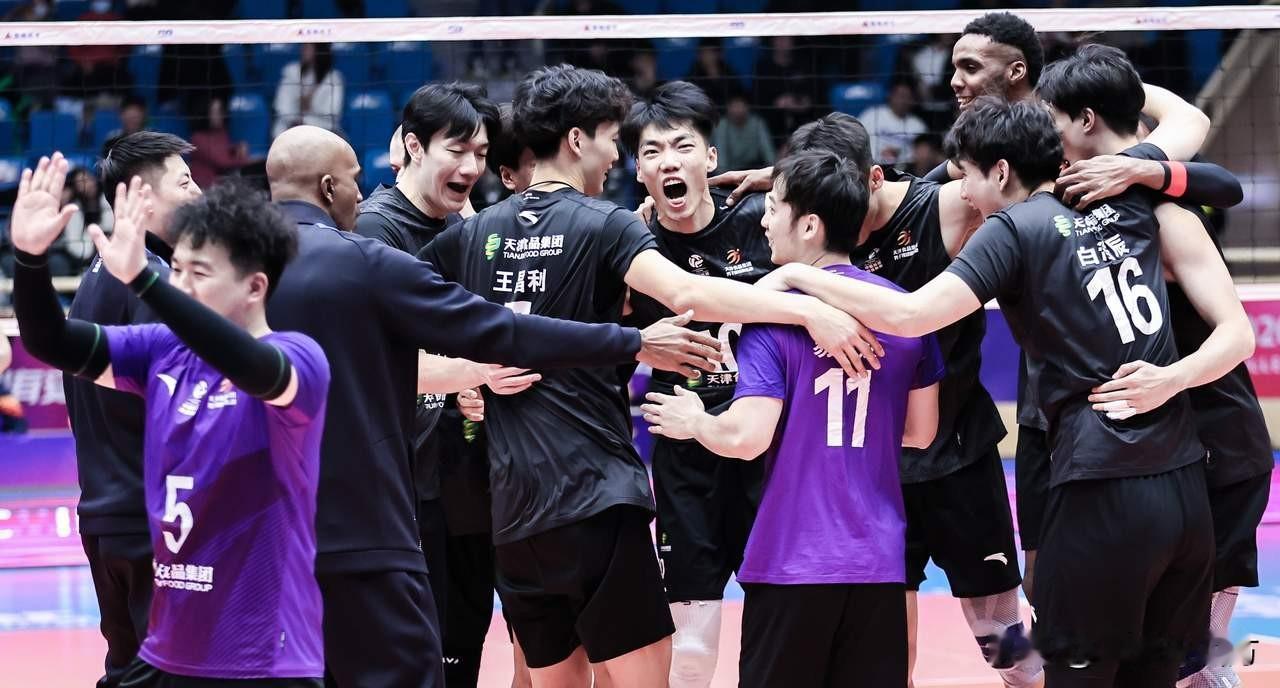 山东男排又输掉了一场五局大战，他们在昨晚的比赛客场负于天津男排，这已经是本赛季男