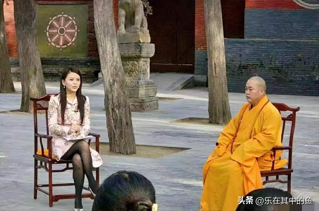 早些年，李湘采访释永信，一个问题让释永信满脸不好意思。

前湖南卫视主持一姐李湘