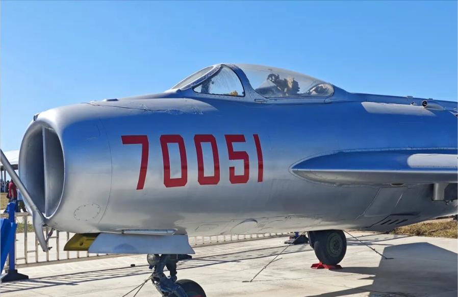 美国军媒发现，我国组成1000架歼6W无人攻击机，可以进行1000次攻击，投掷2