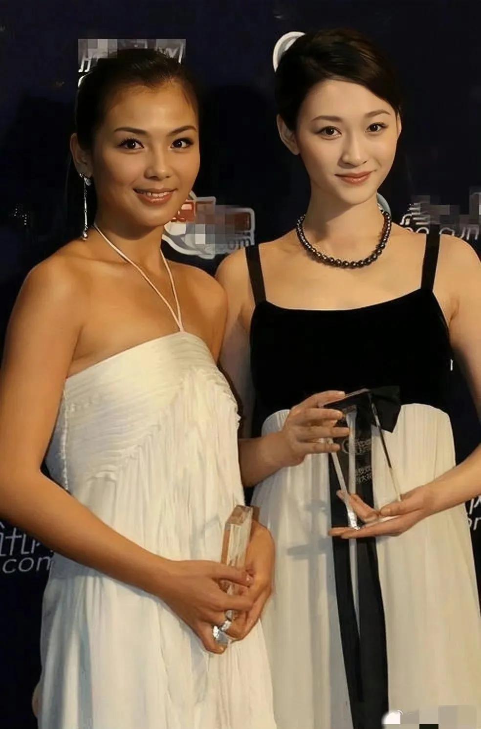看了这几张图片你就明白，为什么娱乐圈那么多人说李小冉很美很漂亮。
因为不管哪个女
