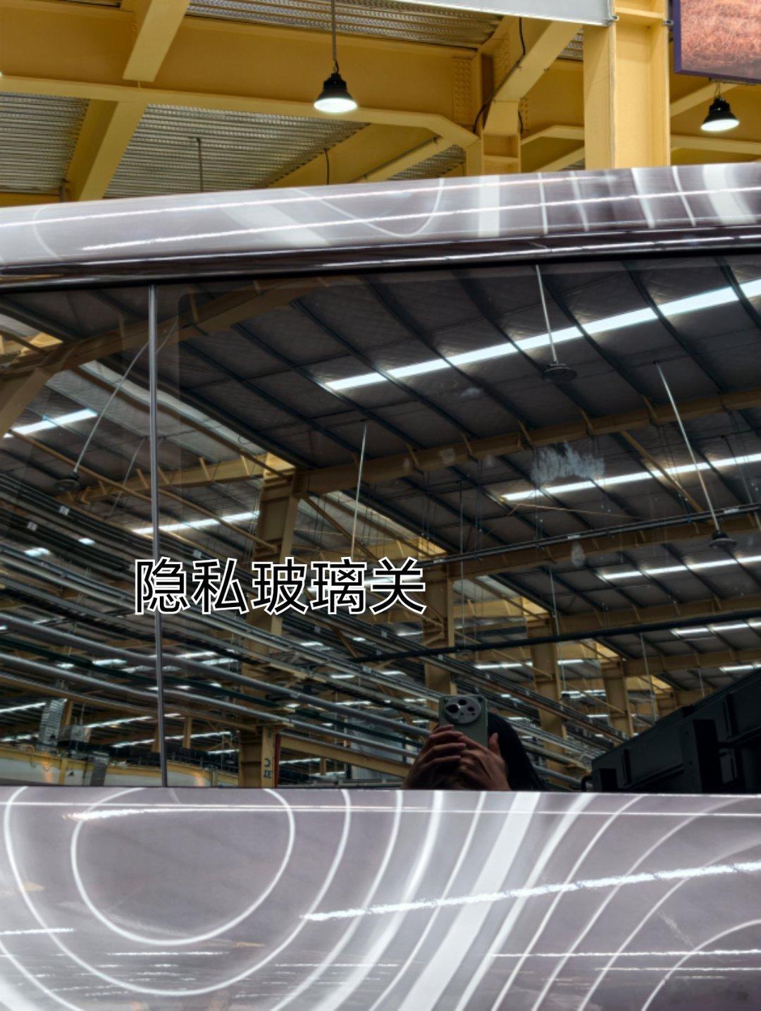 来福耀工厂看到小鹏GX了！现在内饰还不能发，看了下隐私玻璃，厉害啊，开了之后外面