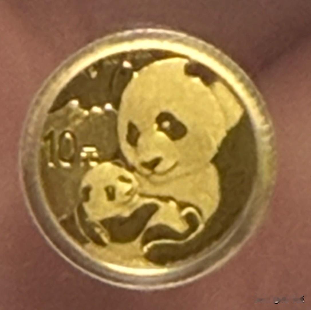 这是坐火箭了吗？
  原本想买几枚一克熊猫金币，等春节时送人，感觉比送红包有范，