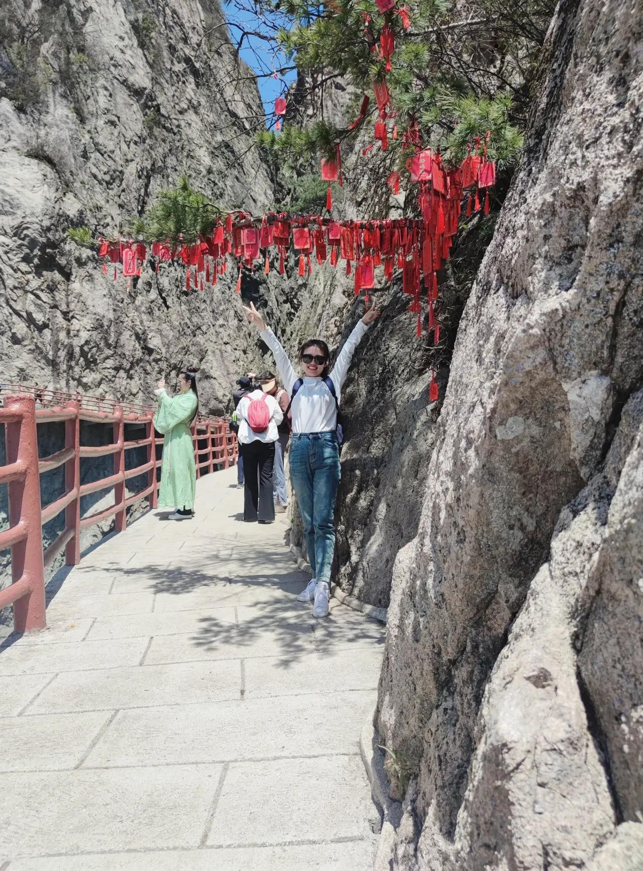 洛阳旅游区
来自山西
和老婆去洛阳旅游
第一天老君山图标
结婚七年
第一次带老婆