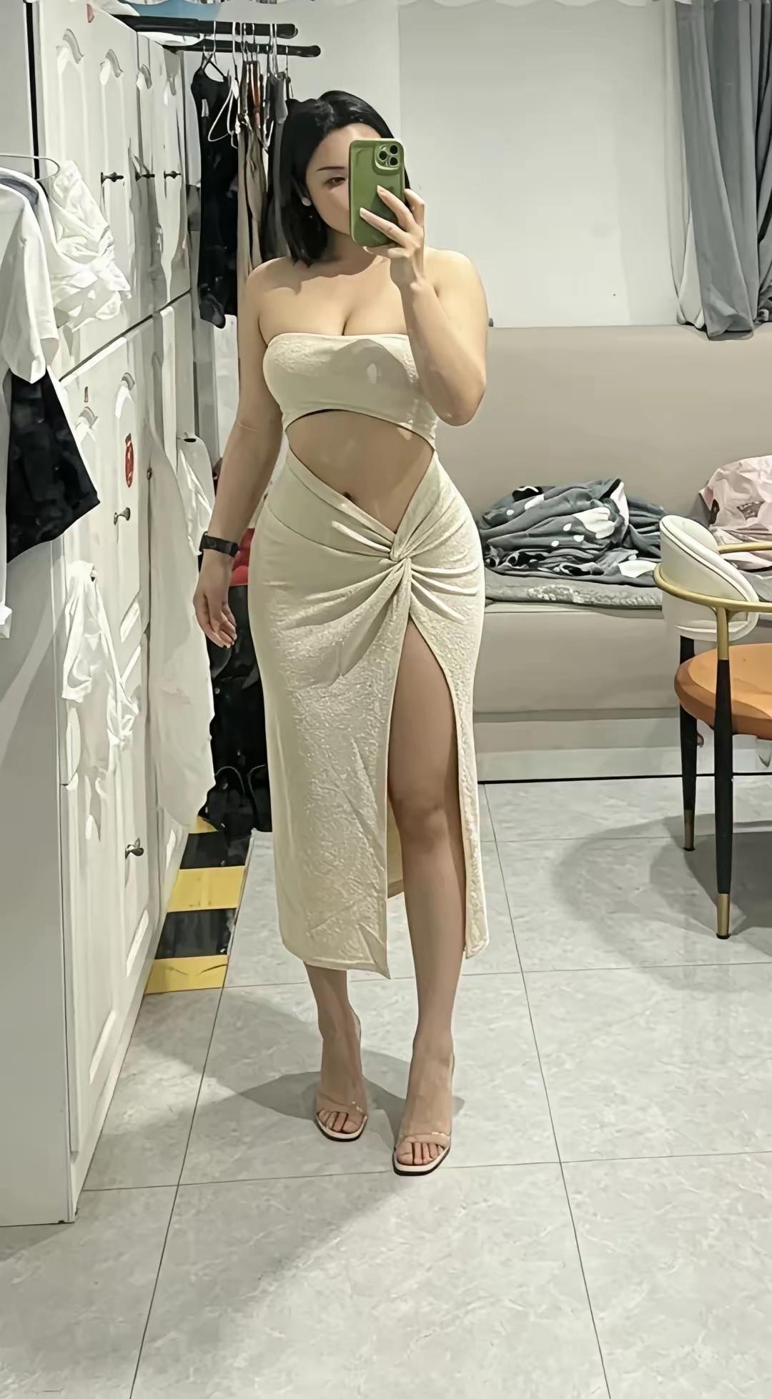 容貌不算靓、身材超级棒