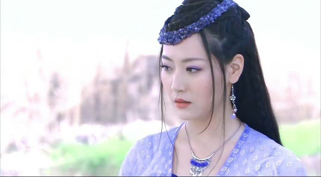 白冰不愧是小时候的仙女[期待][期待][期待]这个妆造真的有嫦娥的感觉[兔子]紫