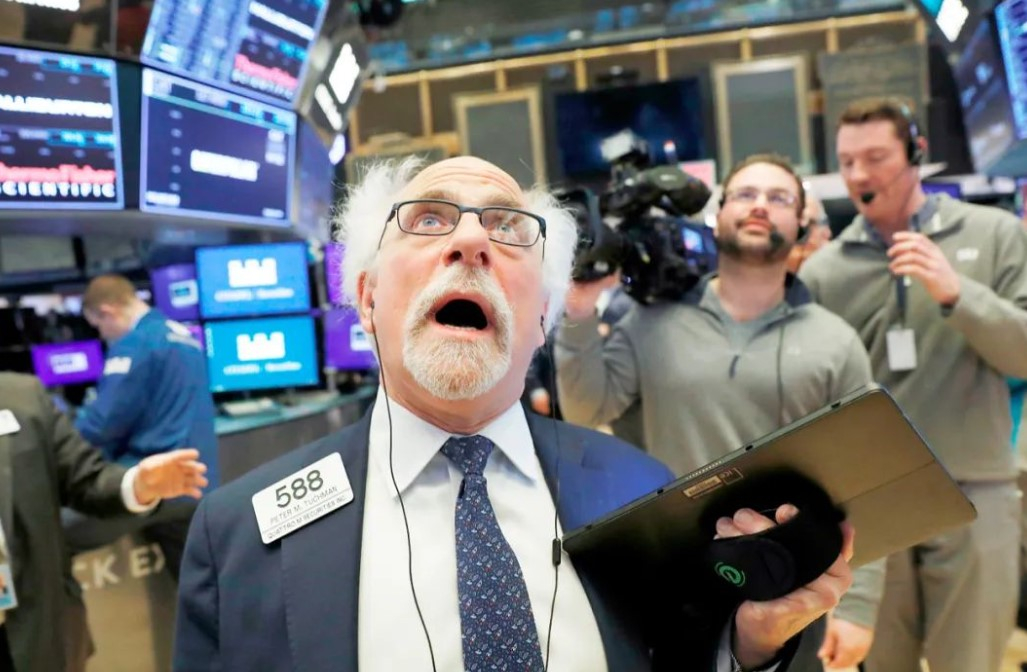 外媒不再嘴硬，承认中国年轻人已经彻底变了！ 前段时间，面对奔驰、宝马、奥迪在国内