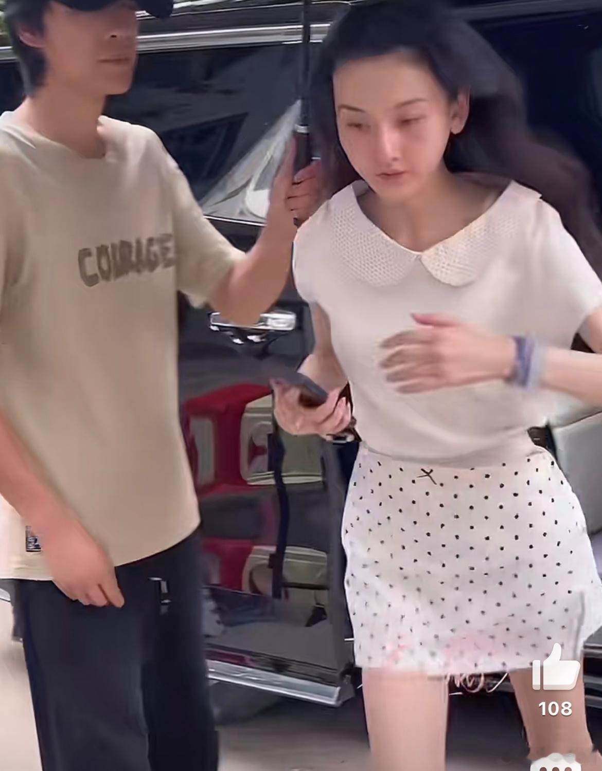 宋祖儿生图上班路透， 素颜也太素了吧底妆都没