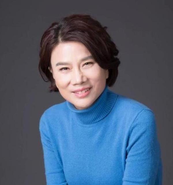 马云居然问董明珠：你看得上我吗？真是活久见！
这事儿发生在江苏浙江商会的十周年庆