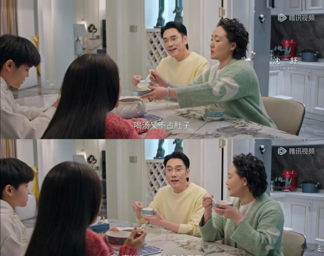 以为是林依轮 还真是林依轮  追剧时瞥见一角，差点以为认错人，仔细端详，嘿，就是