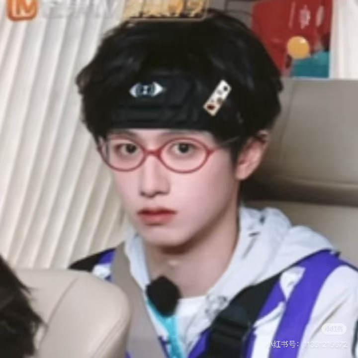 朱志鑫戴墨镜凶时候 朱志鑫戴眼镜萌时候 