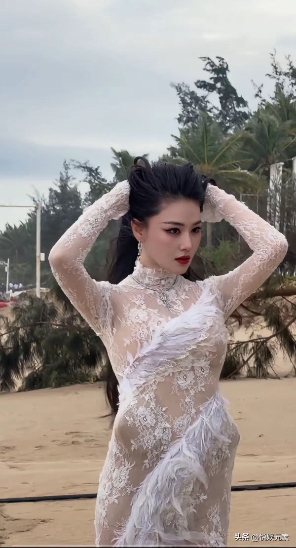 大美女张馨予，挑挑拣拣这么多年，最后成了军嫂，这在娱乐圈应该是嫁得最好的吧。 