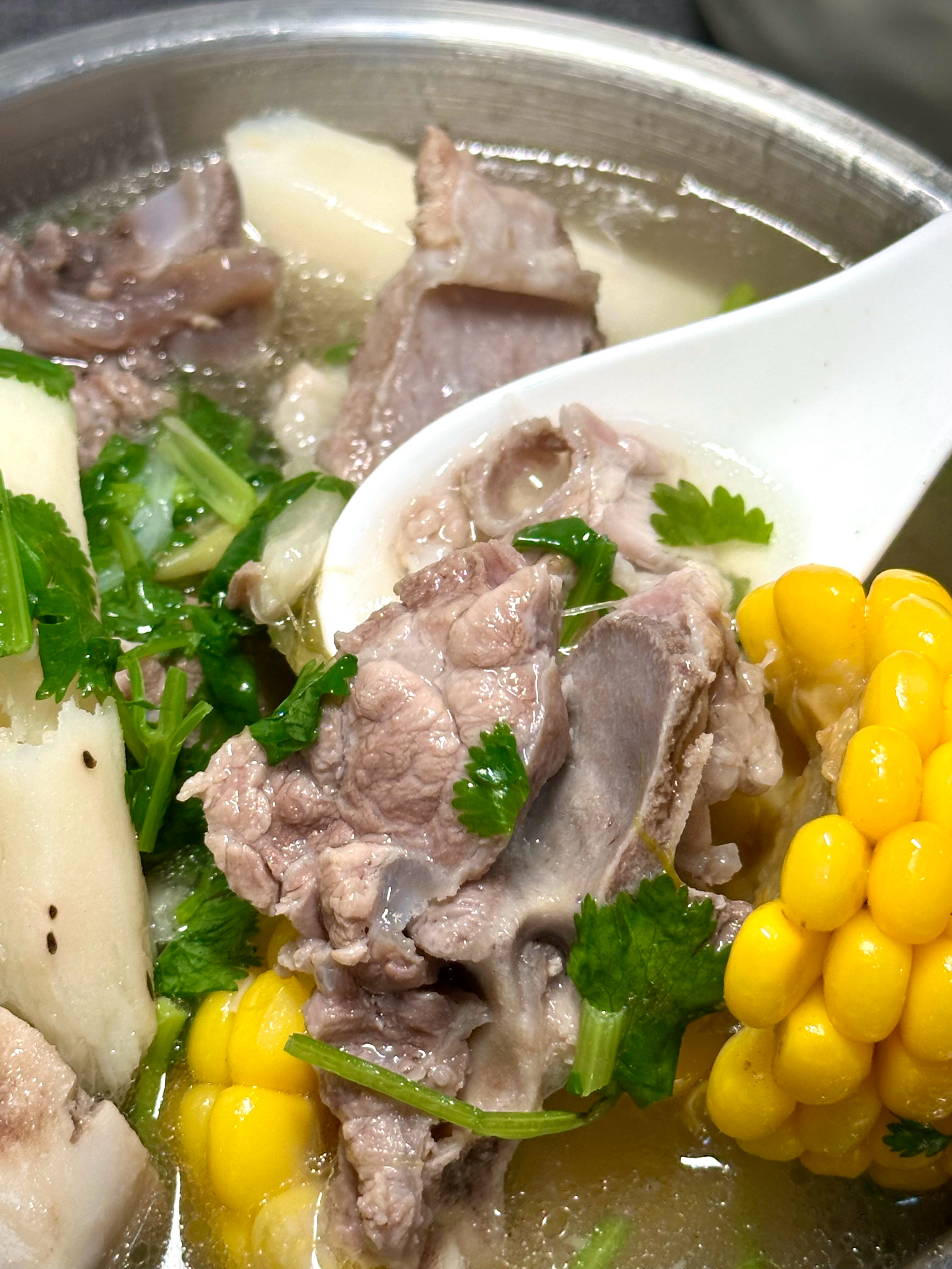 美食  山药排骨玉米🌽汤好喝好喝！家属还是太全面了黑猪肉🥩  炖起来没有一点