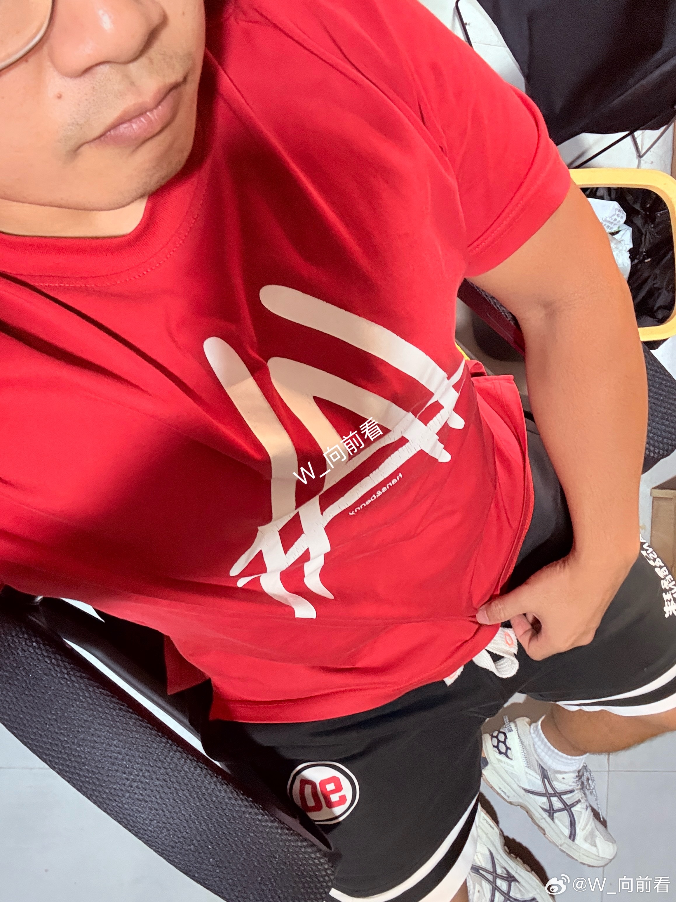 终于下班了……回到瘫坐着不想动了…… 