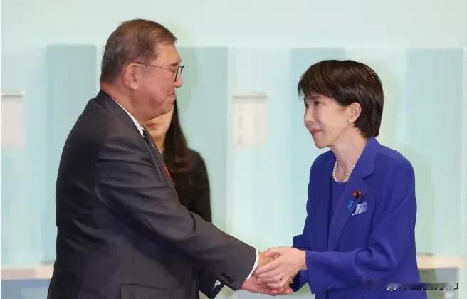日本人永远要比我们想象的要团结，别以为石破茂在骂高市早苗，站在反思的角度去痛斥高
