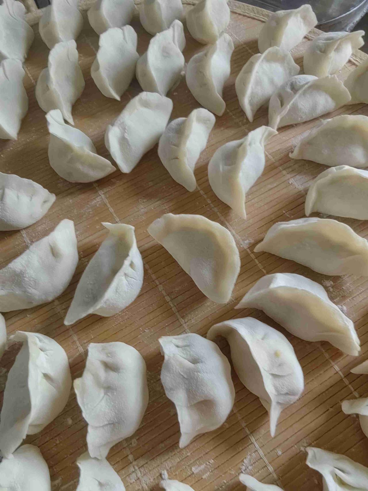 今天是1月27日，
友们年的脚步越来越近了。

昨天腊八就像过节了，
早晨煮了腊