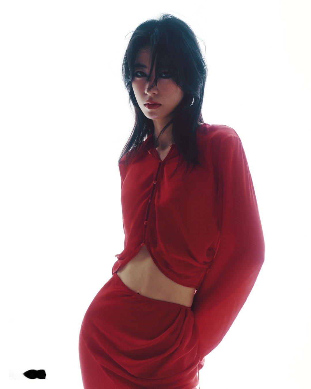 #周雨彤全身戴假发##周雨彤包臀花瓶裙# 最新GQ大片，全身戴假发造型🉑️周雨