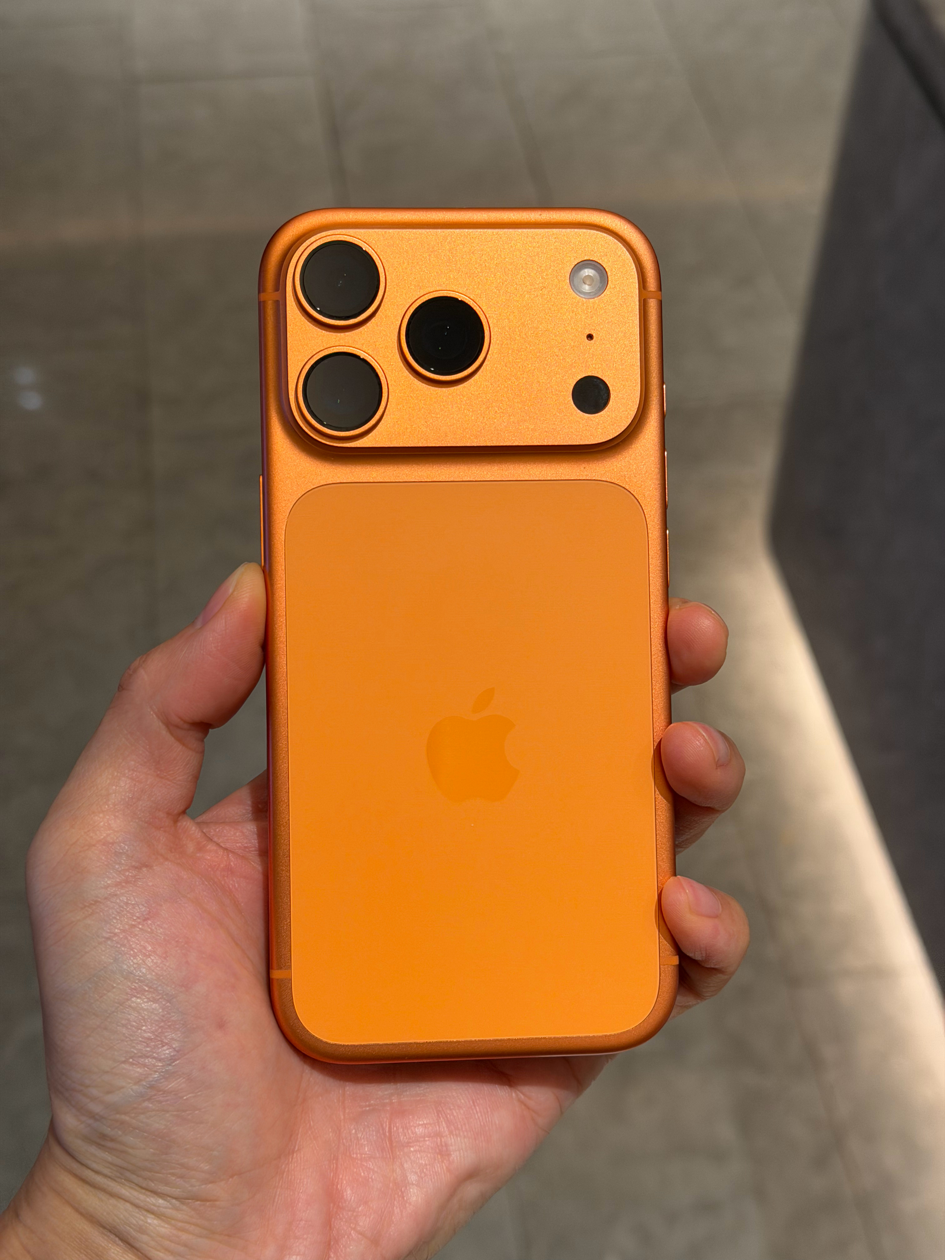 大家的 iPhone 17 都到货了嘛？[馋嘴] ​​​