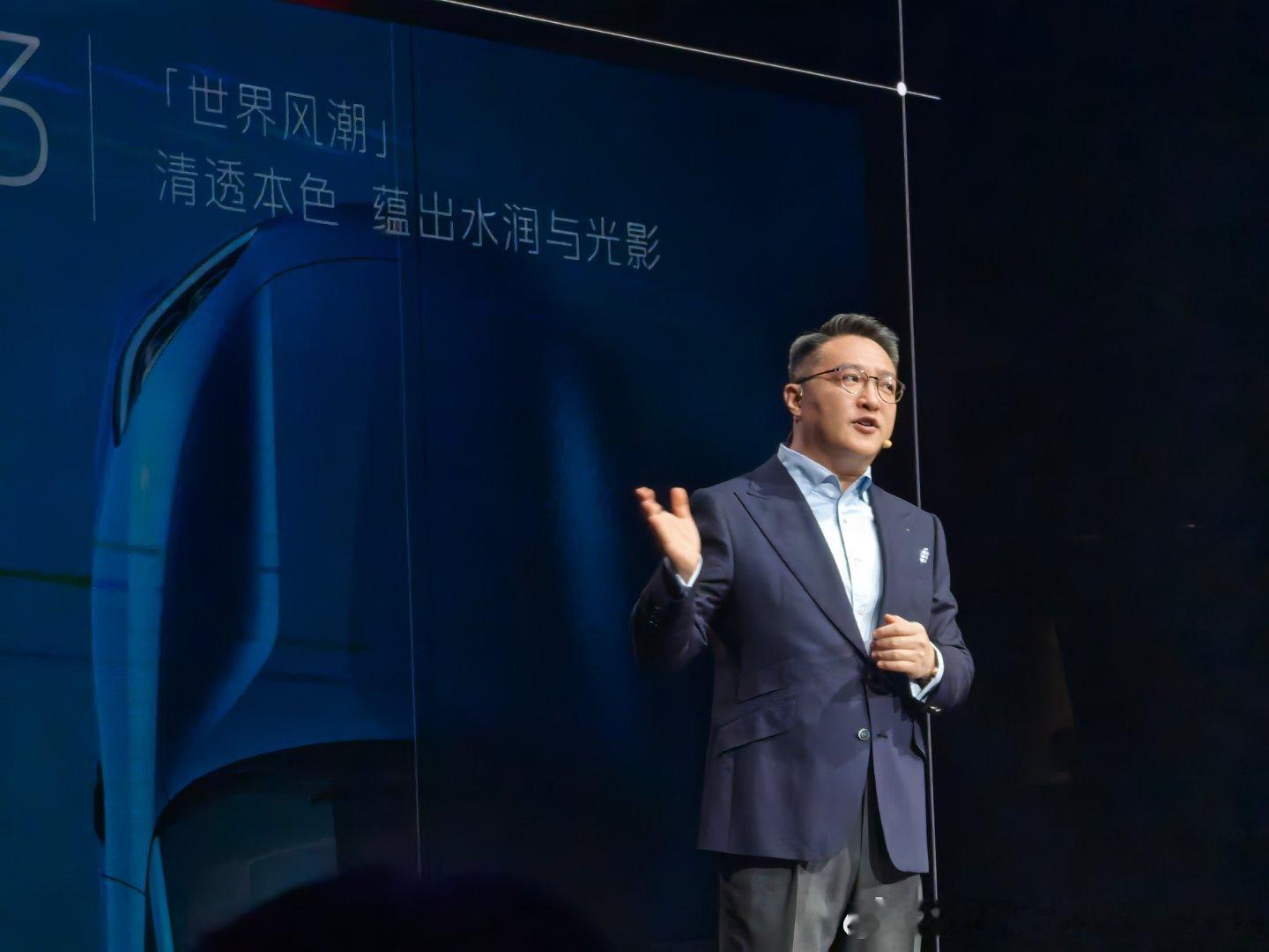 以先锋潮流设计碰撞触手可及的科技，吉利银河TT让时尚不止于视觉，更融入日常每一程