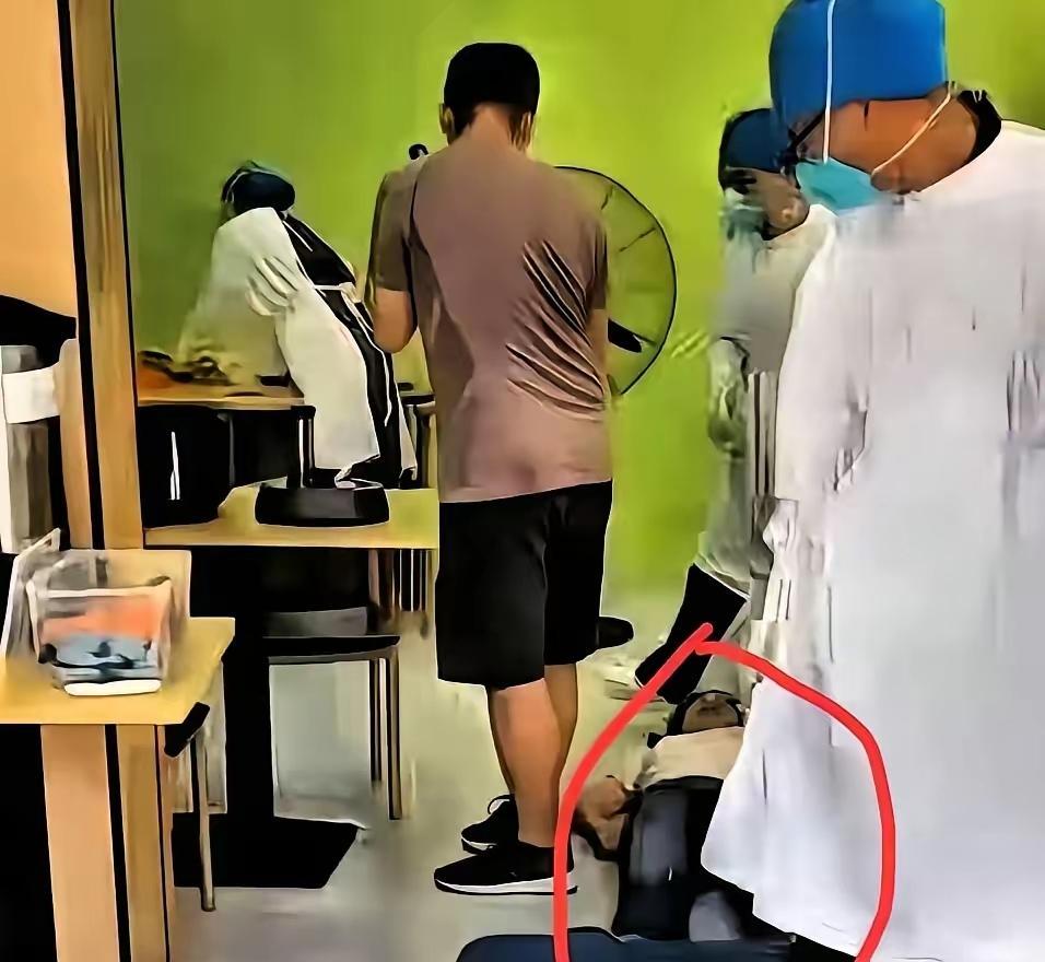 真的看哭了！肝癌晚期化疗后的潘先生，连站着都费劲，却在闻到肠粉店的煤气味后，拼了